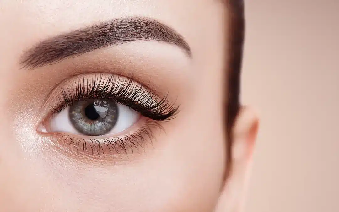Sublimer son regard à Lausanne : extensions de cils, restructuration de sourcils et maquillage permanent
